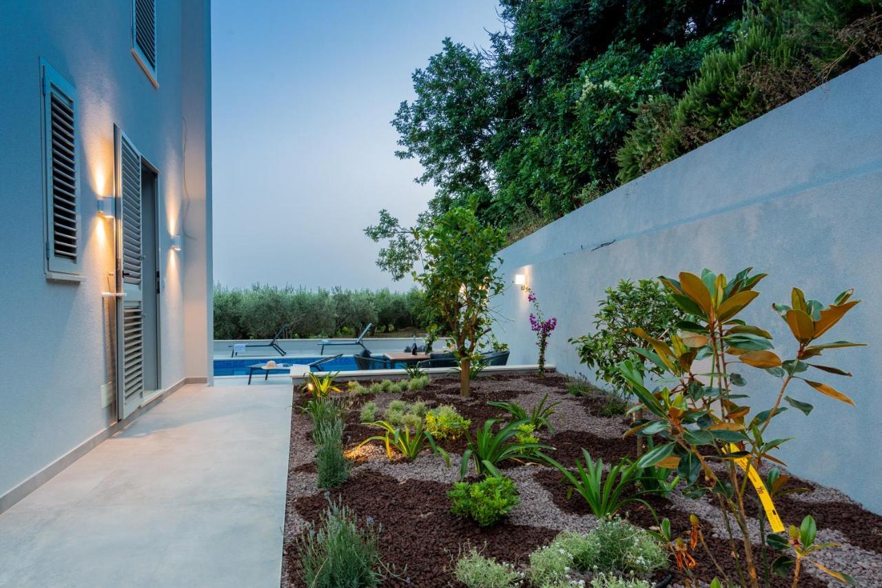 Seaside Elegance Suites Komiza Luaran gambar