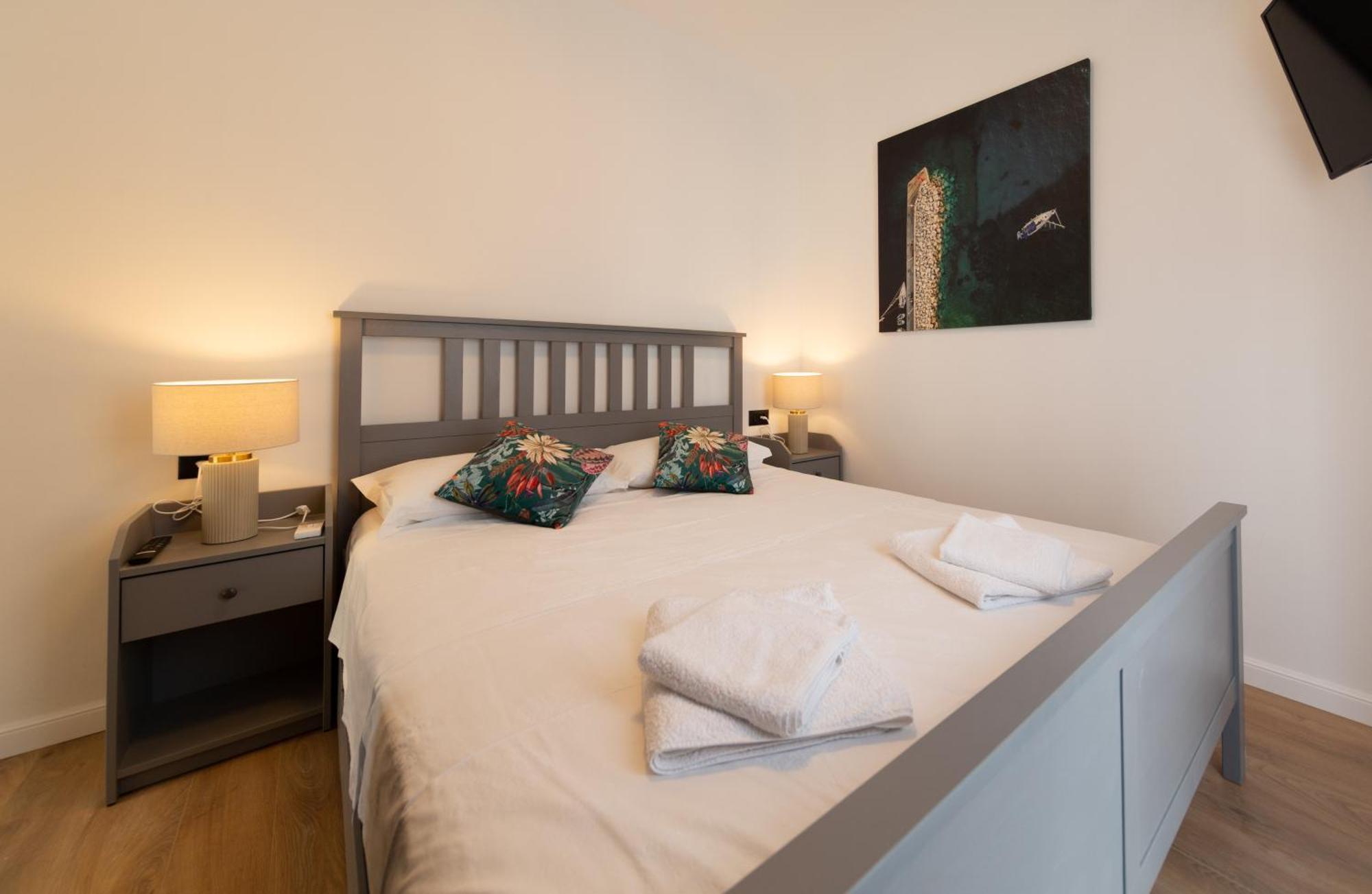 Seaside Elegance Suites Komiza Luaran gambar